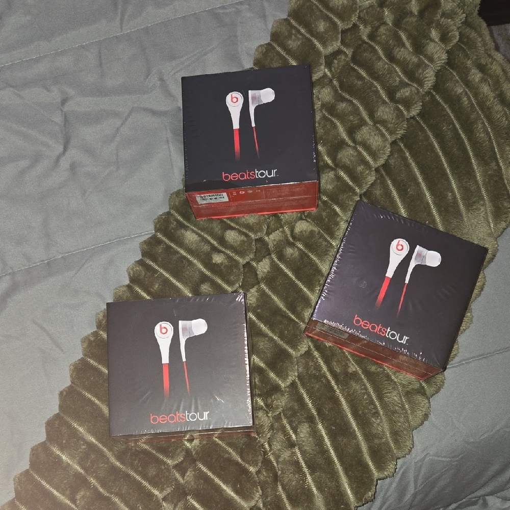 Beats Tour Earphones in Red and White